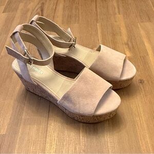 Marc Fisher Women's Wedge Sandals in Dusty Rose Size 9